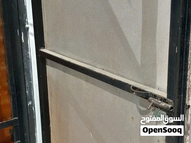 باب شبك مُنخل حديد
