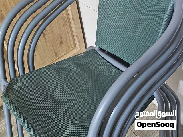 طقم جلسة خارجية (طاولة زجاجية + 4 كراسي) بحالة ممتازة