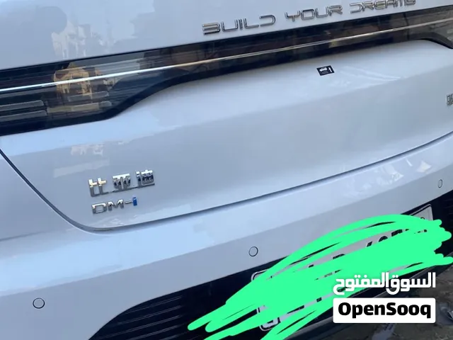 سياره بي واي دي لون ابيض  موديل 2025   سياره غير حره
