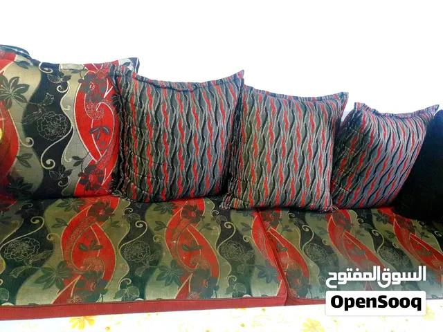 مجلس 2 كنبة متصلة وكرسى وستارة العزيزية الجدبدة
