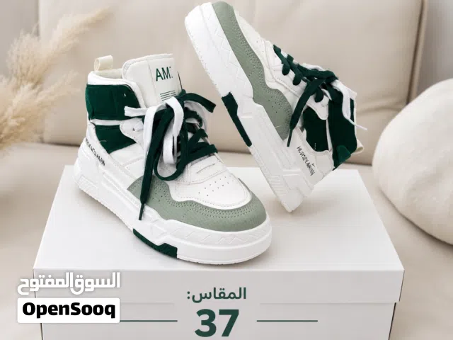 للبيع بوت نسائي جديد، المقاس 37.