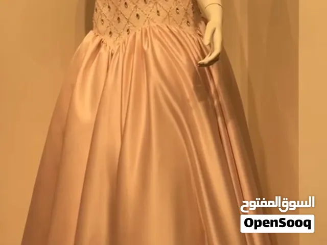 فستان مصمم مستعمل لمده 4 ساعات فقط
