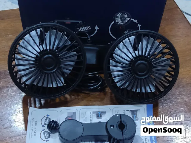 مروحة سيارة مزدوجة الرأس، وتتميز بقدرتها على الدوران بزاوية 360 درجة لتوزيع الهواء.تعمل عبر منفذ USB