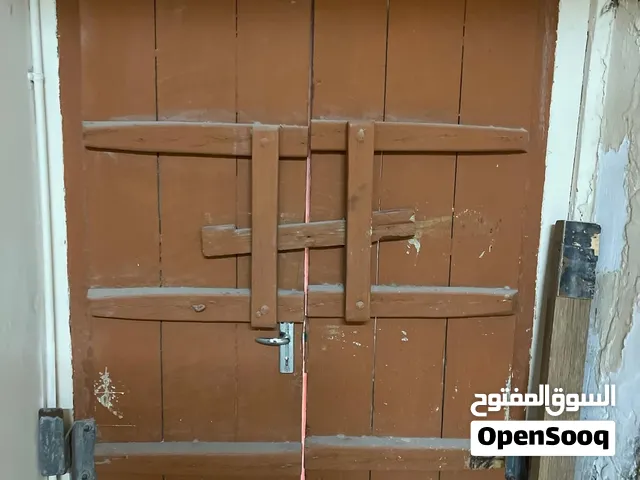 باب خشب خارجي بطراز بحريني قديم صنع يدوي (انتيك)