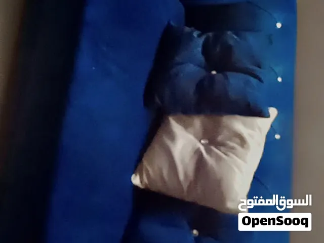 طقم كنب مكون من 9 مقاعد استعمال بسيط قماش ممتاز بجوده عاليه لون راقي البيع بداعي السفر القماش وتر