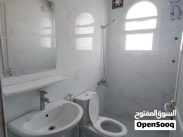 غرف وملاحق للعوائل والموظفات سوق الخوض قريب دوار النماء شامله الخدمات
