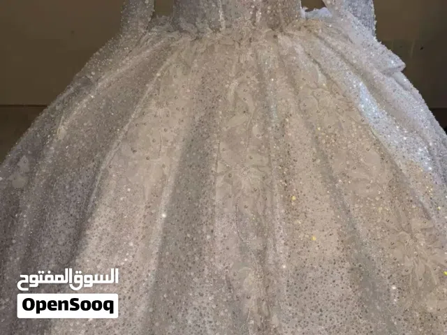فستان زفاف جديد