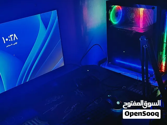 للبيع بي سي قيمنق مع الشاشة و الطاولة