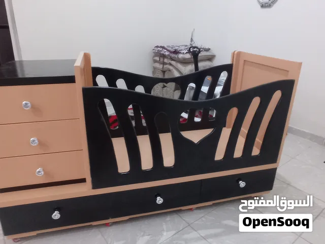 سرير اطفال شبه جديد
