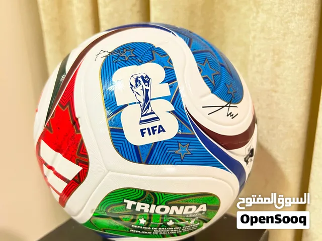Fifa world cup 26 TRIONDA LEAGUE BALL موقعة من لاعبين المنتخب العراقي