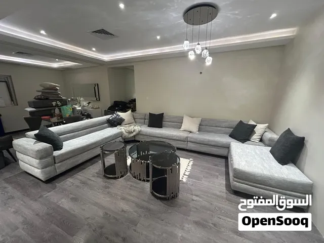 للبيع غنفات مع طاولات