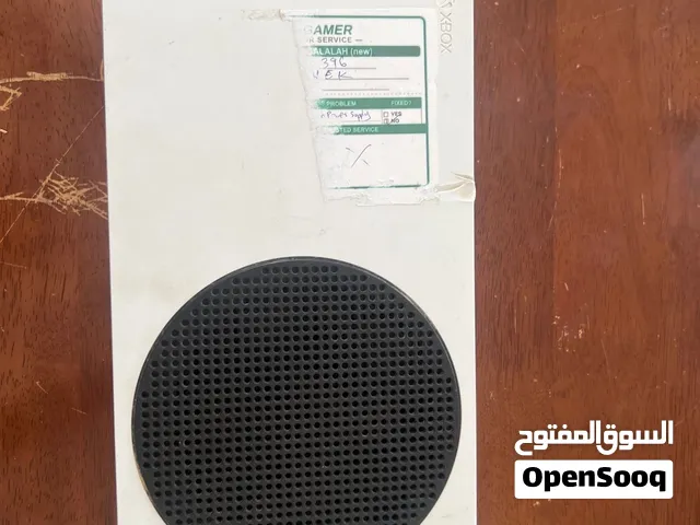 Xbox series s الحاله شبه جديد بس فيه البور سبلاي خربان فيه اماً كل شي شديد فيه