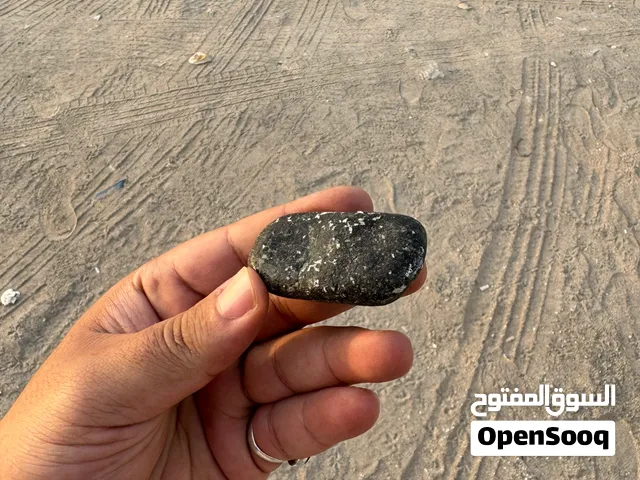 حجر نيزك نادر البيع لأعلي سعر تصنيف الاحجار الكريمه