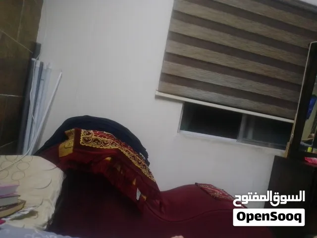 كرسي  بحالة الجديد