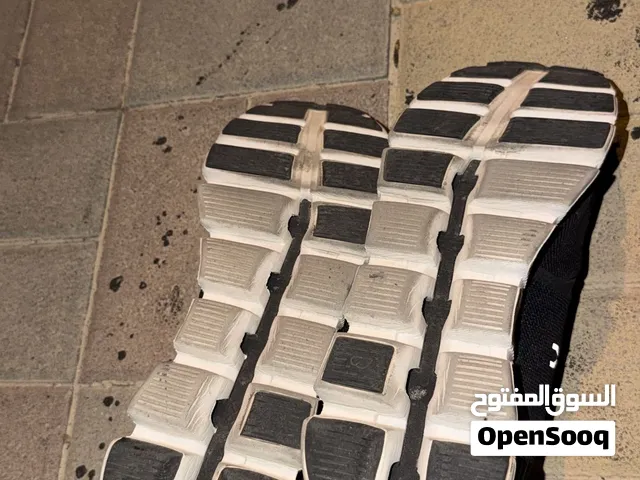 حذاء رياضه
