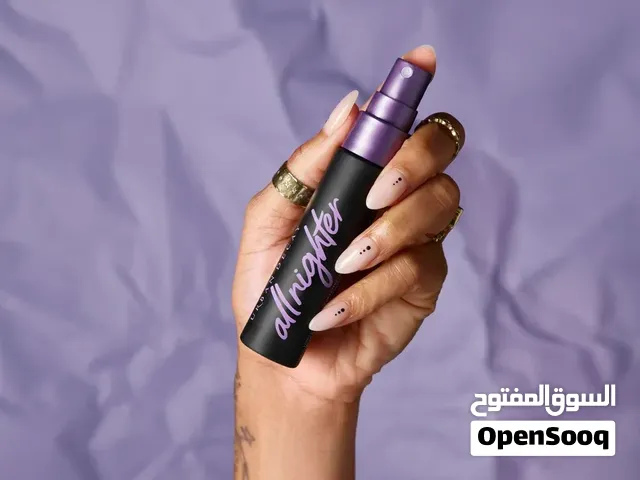 عندي هاي تقريبا نصها اواكثر شوي بخاخ تثبيت المكياج الشهير Urban Decay Setting Spray