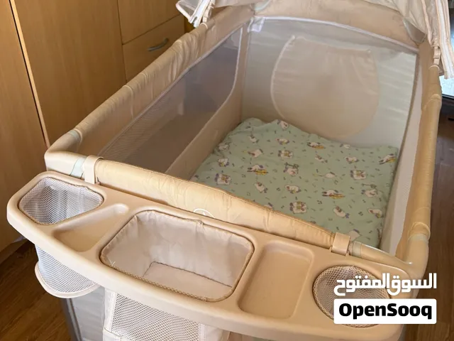 سرير الاطفال من ماركة kikka boo الاوروبيه مستخدم نظيف جداً + الفرش مجاناً