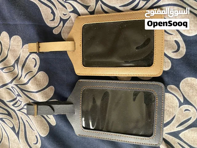 محافظ جلد متنوعة واكسسوارات