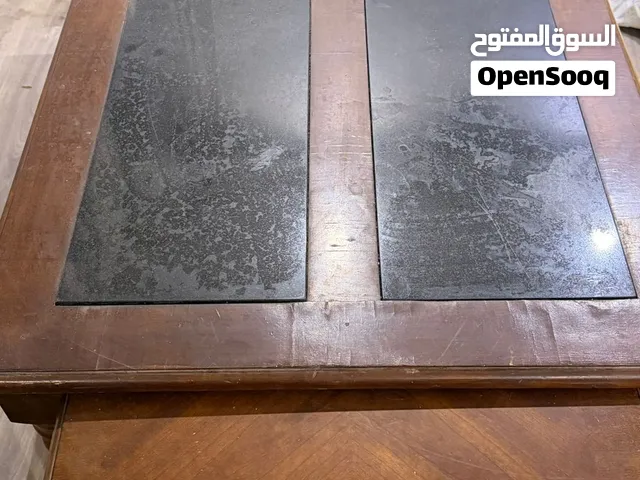 للبيع طاوله لون بني