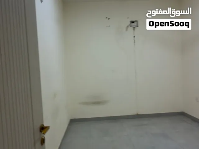 شقه طابق ارضي في حي جامعه قرب سايدين شبوط بنايه مجهزة مصعد  يتوفر عروض أخرى