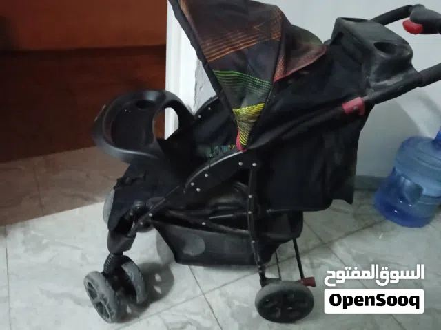 سرير اطفال للبيع بحاله جيده مع استرولر