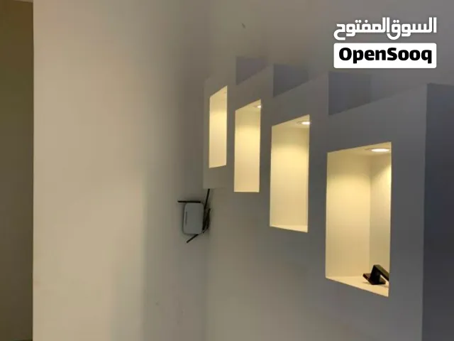 شقة  3 غرف شامل كهرباء ماء انترنت