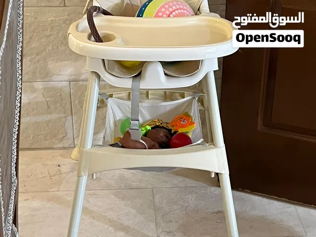 كرسي طعام جديد