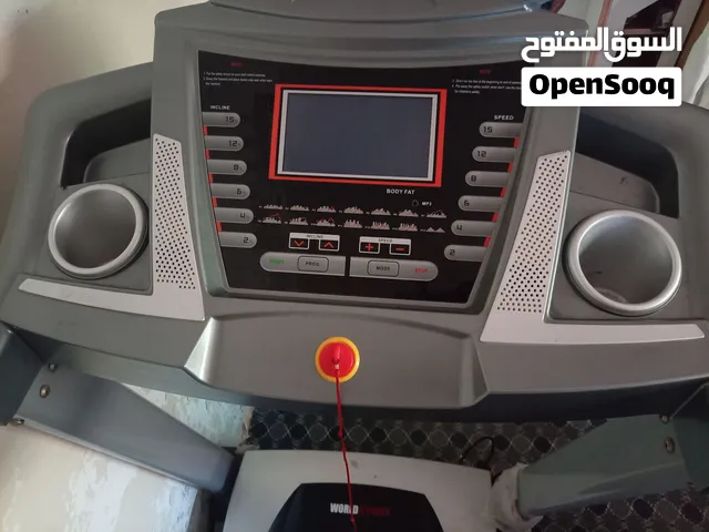 جهاز جري World Fitness بحالة الوكالة (مخزن) مع رفع إلكتروني Incline
