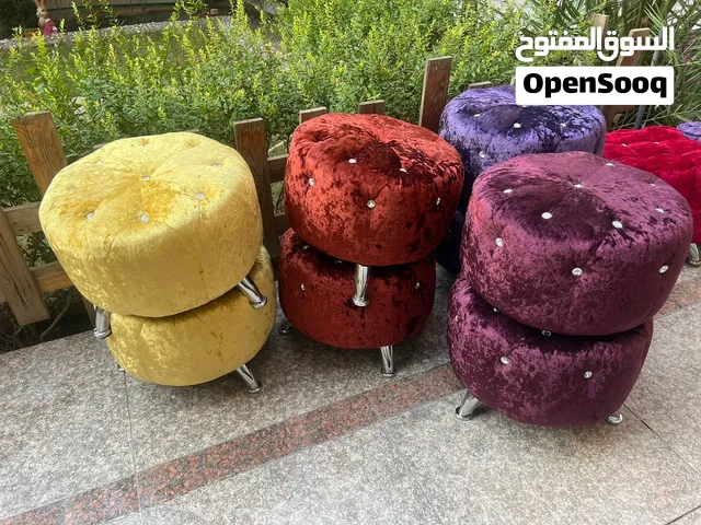 مقاعد بوف دائرية مبطنة،