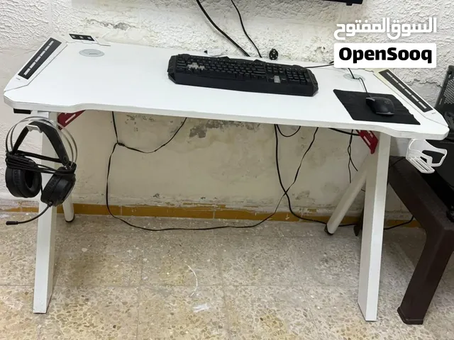 طاوله جيمنج للبيع جديده مستعمله شهر بس