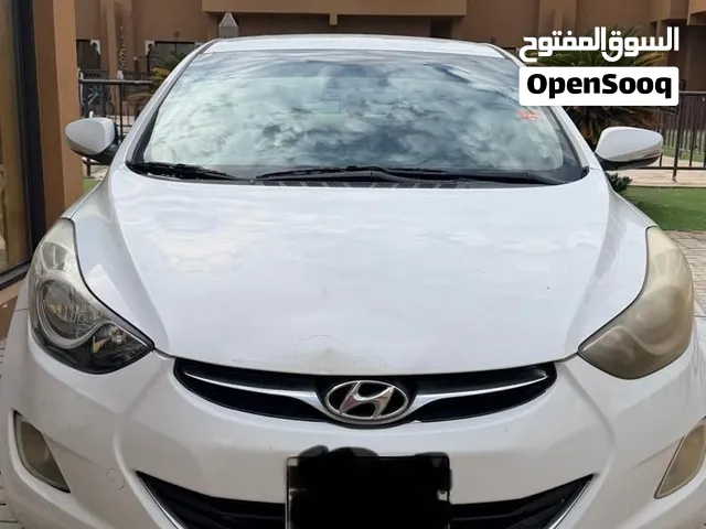 هيونداي الينترا 2012