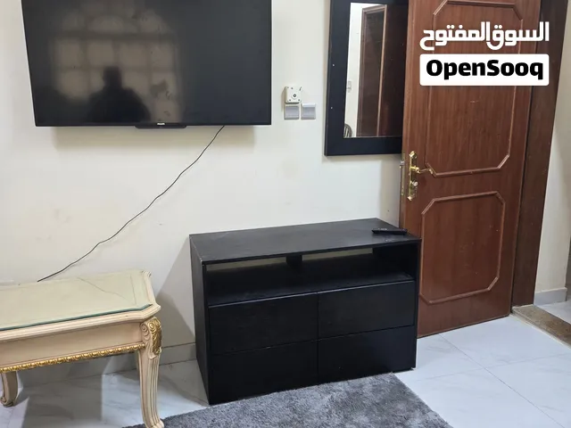 غرف وبرتشنات كبيره للايجار شامل كهرباء وماء وانترنت قريب من كل الخدمات وباركن متوفر
