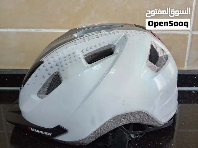 خوذة (helmet) مستعملة بحالة ممتازة