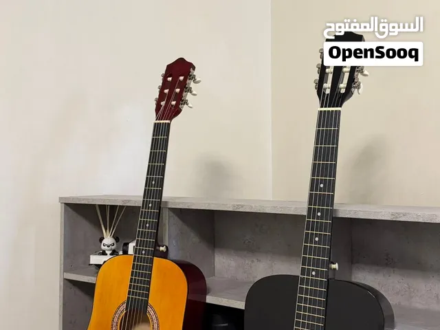 للبيع قيتارين كلاسيك جودتهم ممتازه مع كامل اغراضهم  مناسب للمبتدئين بسعر جدا مناسب