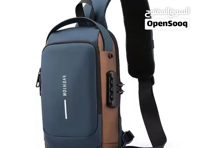 «شنطة أنيقة بقفل سري ومخرج USB لحماية الموبايل والتابلت أثناء التنقل.»