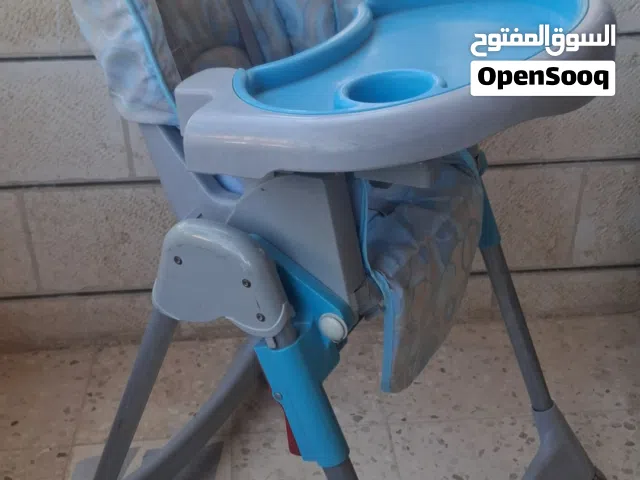 كررسي طعااام بحالة ممتازة قابل للطي.وسهولة الحركة