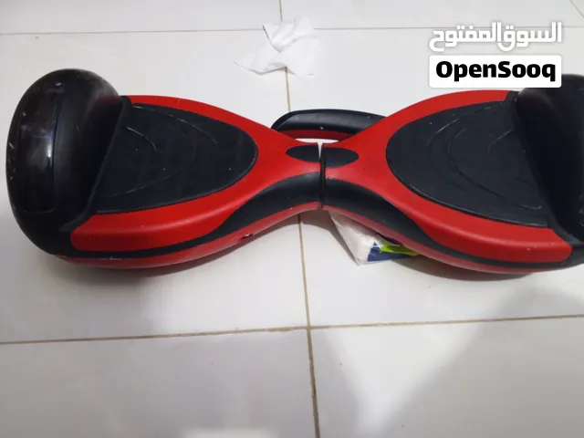 سكوتر للبيع مع الشاحنه ويوجد بصمة تشغيل عن بعد، ويوجد بلوتوث ويتحمل وزن أكثر من 90كيلو