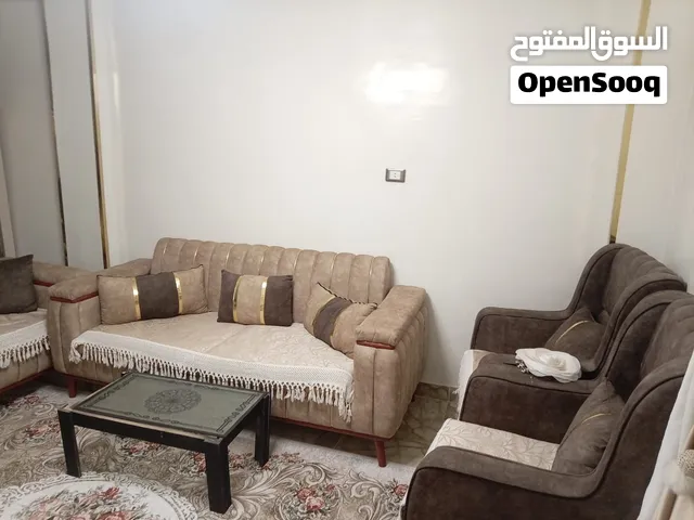 انترية استعمال نظيف 2 كنبة و2 كرسى