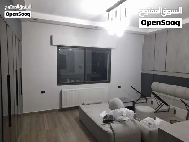 معلم دهانات وتشطيبات راقية , شغل نظيف وسعر ممتاز مع خبرة كبيرة في مجال الدهانات والديكورات والعزل