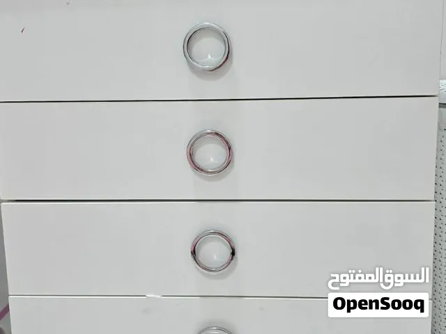 اثاث بحالة ممتازة