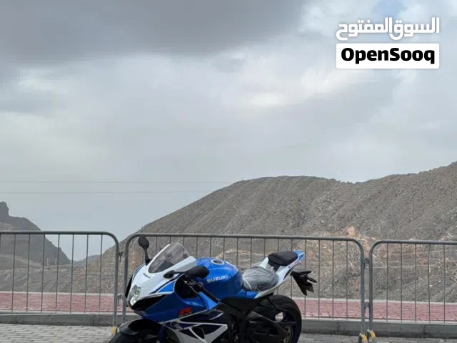 للبيع دراجة بحاله الوكالة النوع سوزوكي 1000