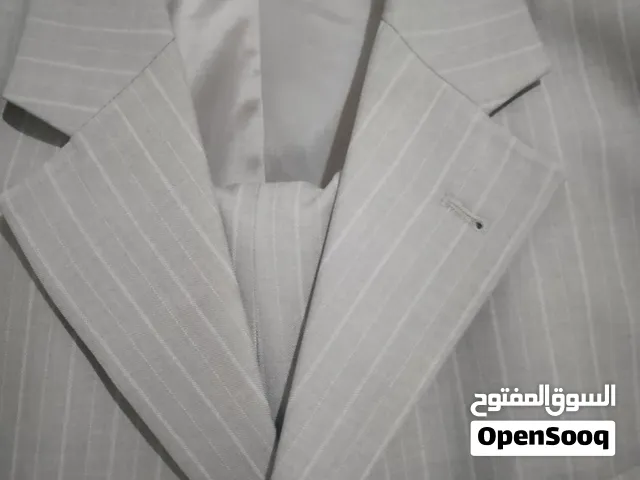 بدلات رجالية رسمية ماركات عالميه لون اسود وبيج ورمادي