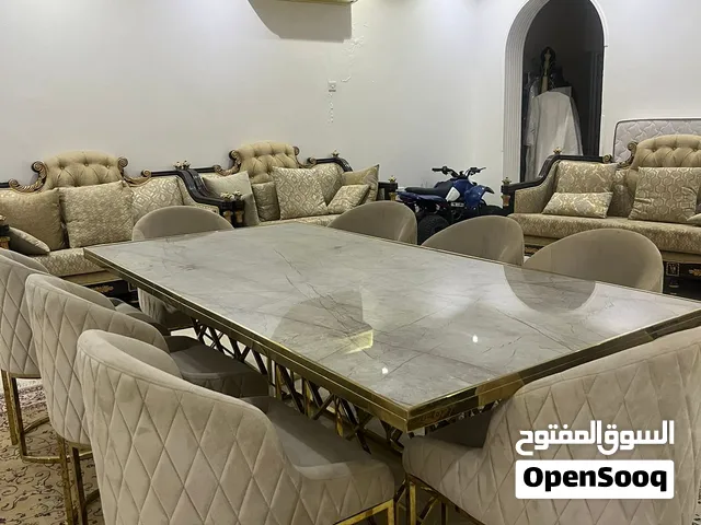 Dinning table for sale