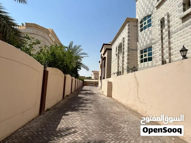 مجمع للبيع