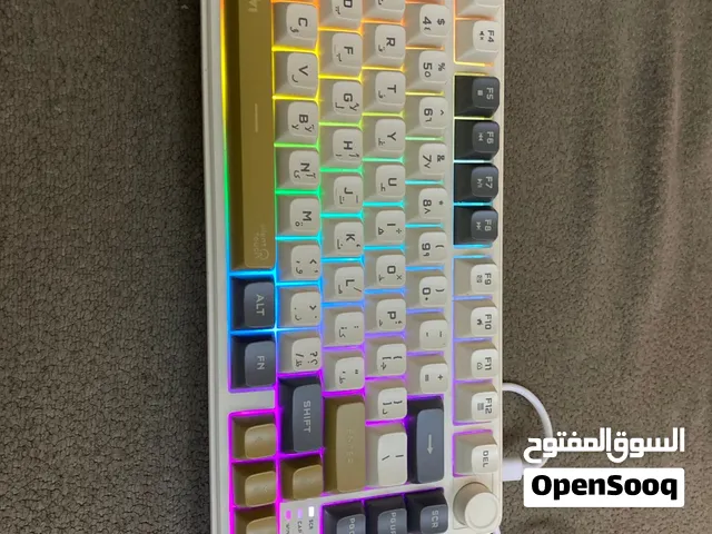 كيبورد و ماوس ب 70 درهم ولله الكيبورد بس خذيته ب 90