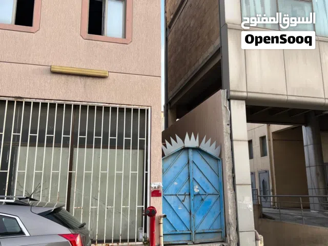 للإيجار بالرى محل تجارى مع ميزانين ادارى