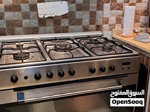 بوتوغاز إيطالي  مع فرن 5 رؤوس أنبوبة خارجیه بحالة جيدة
