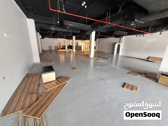 محلات للايجار بالشويخ الادارية منطقة التلال  مساحات 100 م ارضي مع ميزانين 100 م  ترخيص بيع بالتجزئه