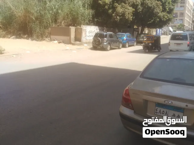 محل متشطب يصلح لفتحه سوبر ماركت بشارع متفرع من الهرم