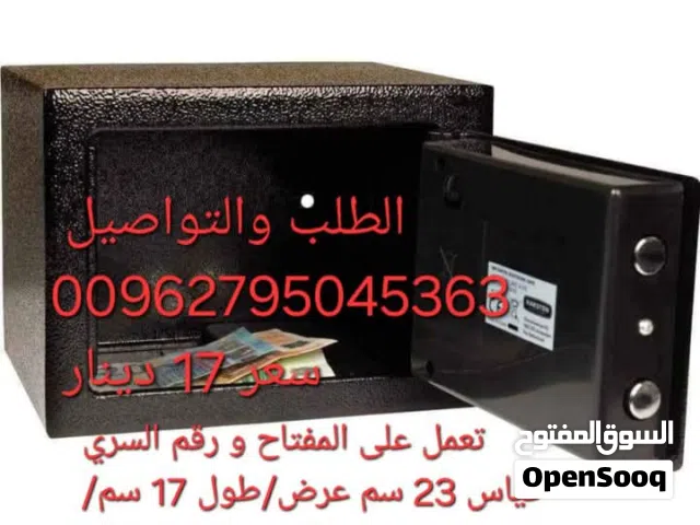قاصة حجم صغير قاصه مصنوعه من الحديد تثبت في الجدار  فيها 2 ثقوب ومعها براغي لتثبيت  تعمل على المفتاح
